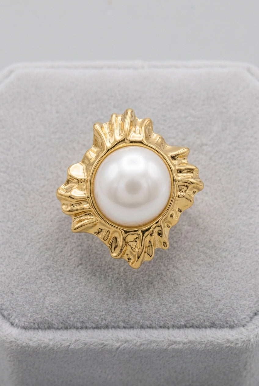 Vintage Baroque Oversized Pearl Ring – Gold-Plated Stainless Steel