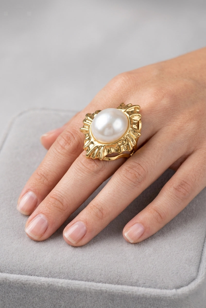 Vintage Baroque Oversized Pearl Ring – Gold-Plated Stainless Steel